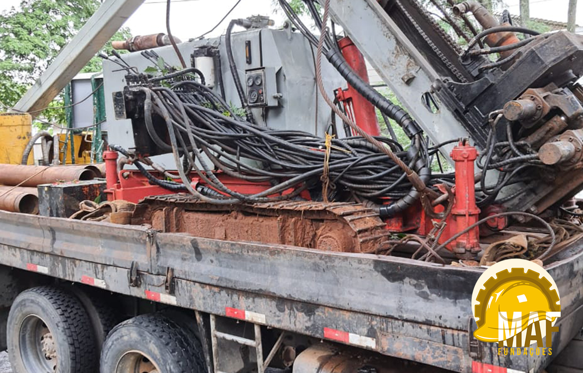 Maquinário para execução de Estacas Raiz em obras de fundação pela MAF – Fundações.